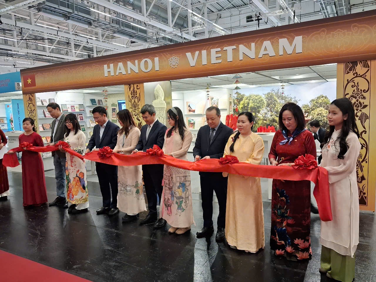 hội s&aacute;ch ảnh 1