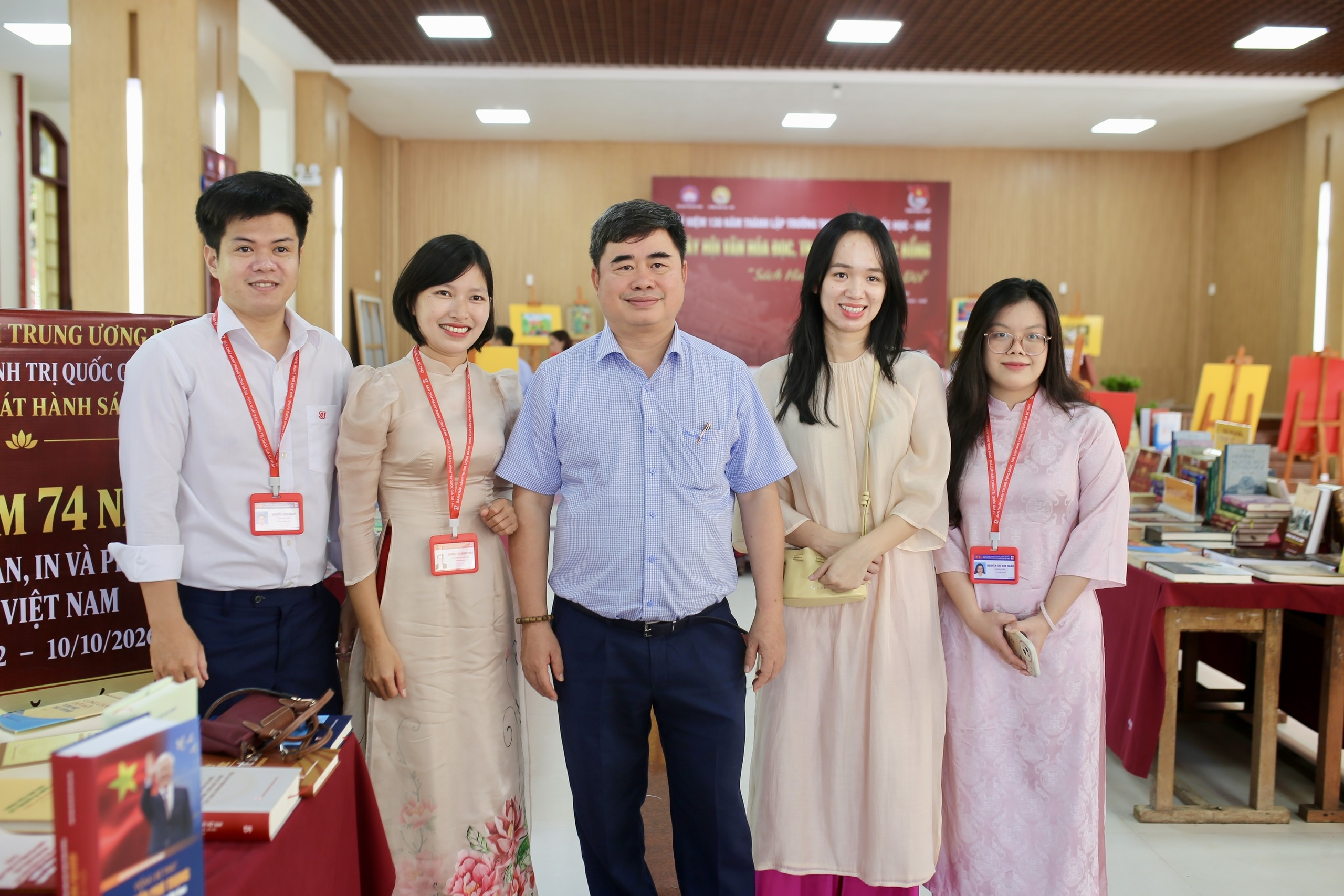 s&aacute;ch ảnh 9