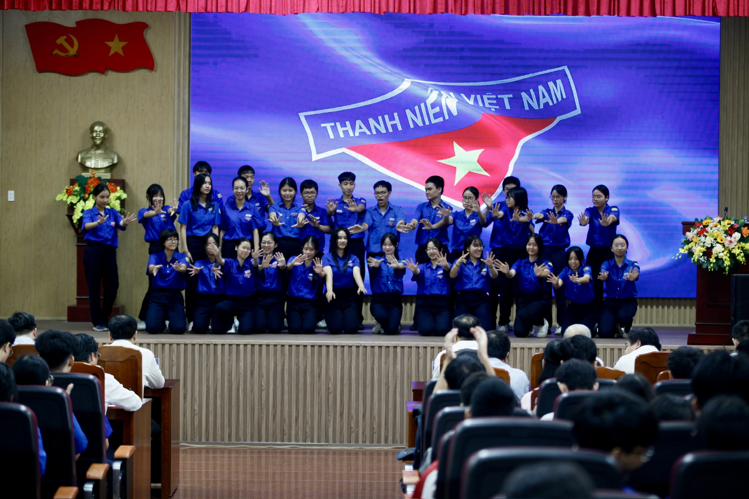 s&aacute;ch ảnh 4