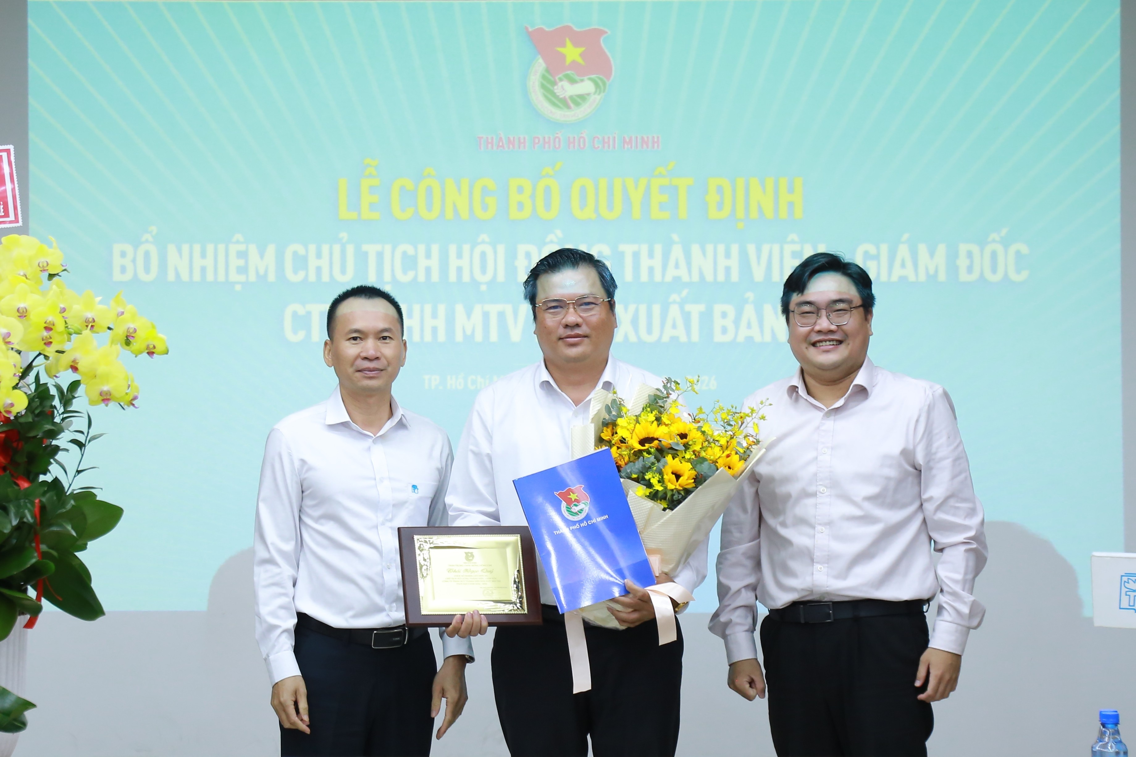 nh&agrave; xuất bản trẻ ảnh 1