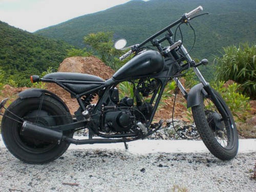 Xe do tai Binh Dinh dung vo bom lam binh xang hinh anh