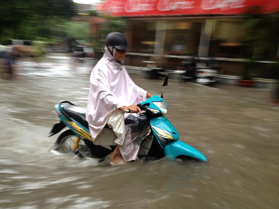 Cach khac phuc khi xe chet may do ngap nuoc hinh anh