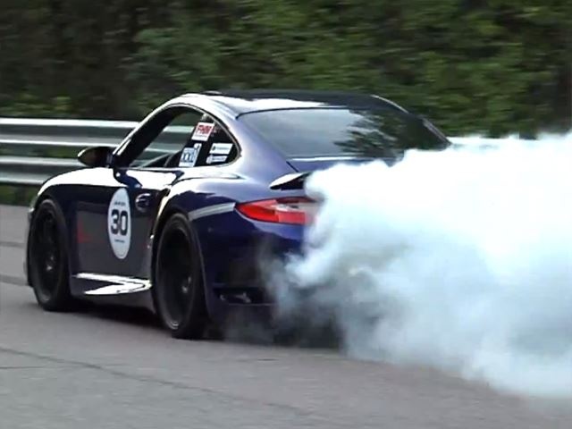 Porche 911 Turbo boc chay khi dua voi Nissan GT-R hinh anh