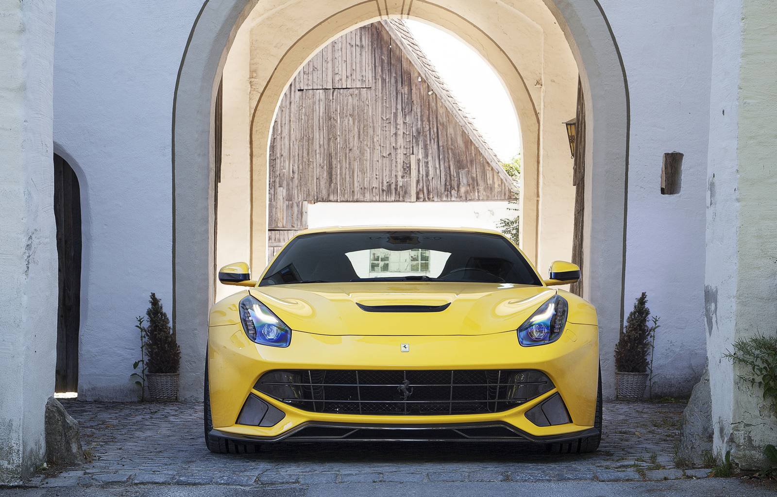 Sieu xe Ferrari F12 Berlinetta do manh me hinh anh