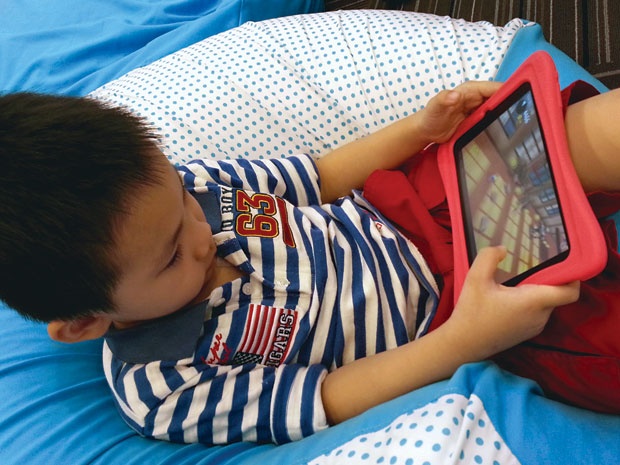 Cho tre dung thiet bi so – nen hay khong? hinh anh