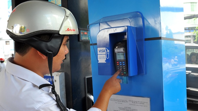 Tra tien xang bang the visa tai TP.HCM hinh anh