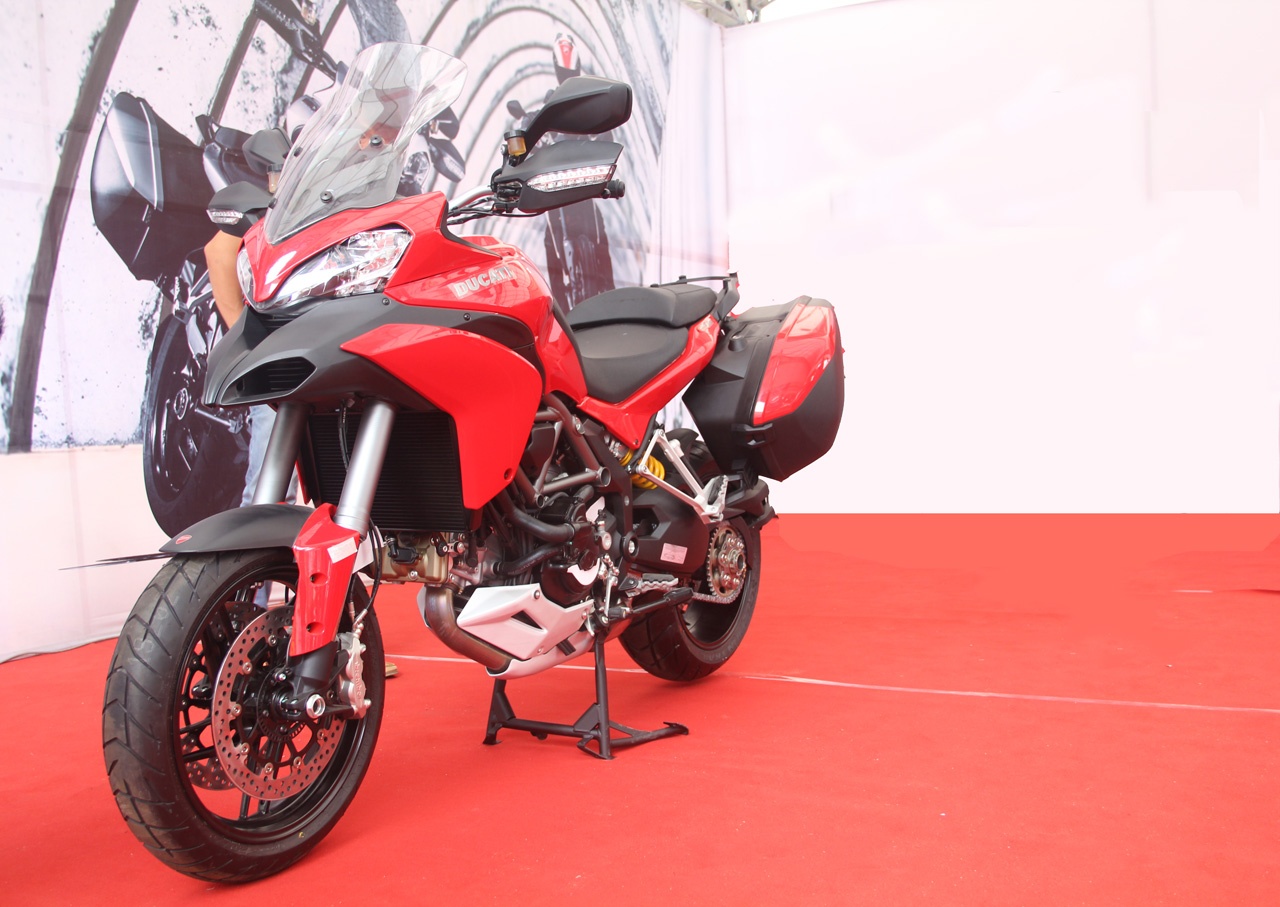 Can canh Ducati Multistrada 1200 S Touring 2013 tai Viet Nam hinh anh