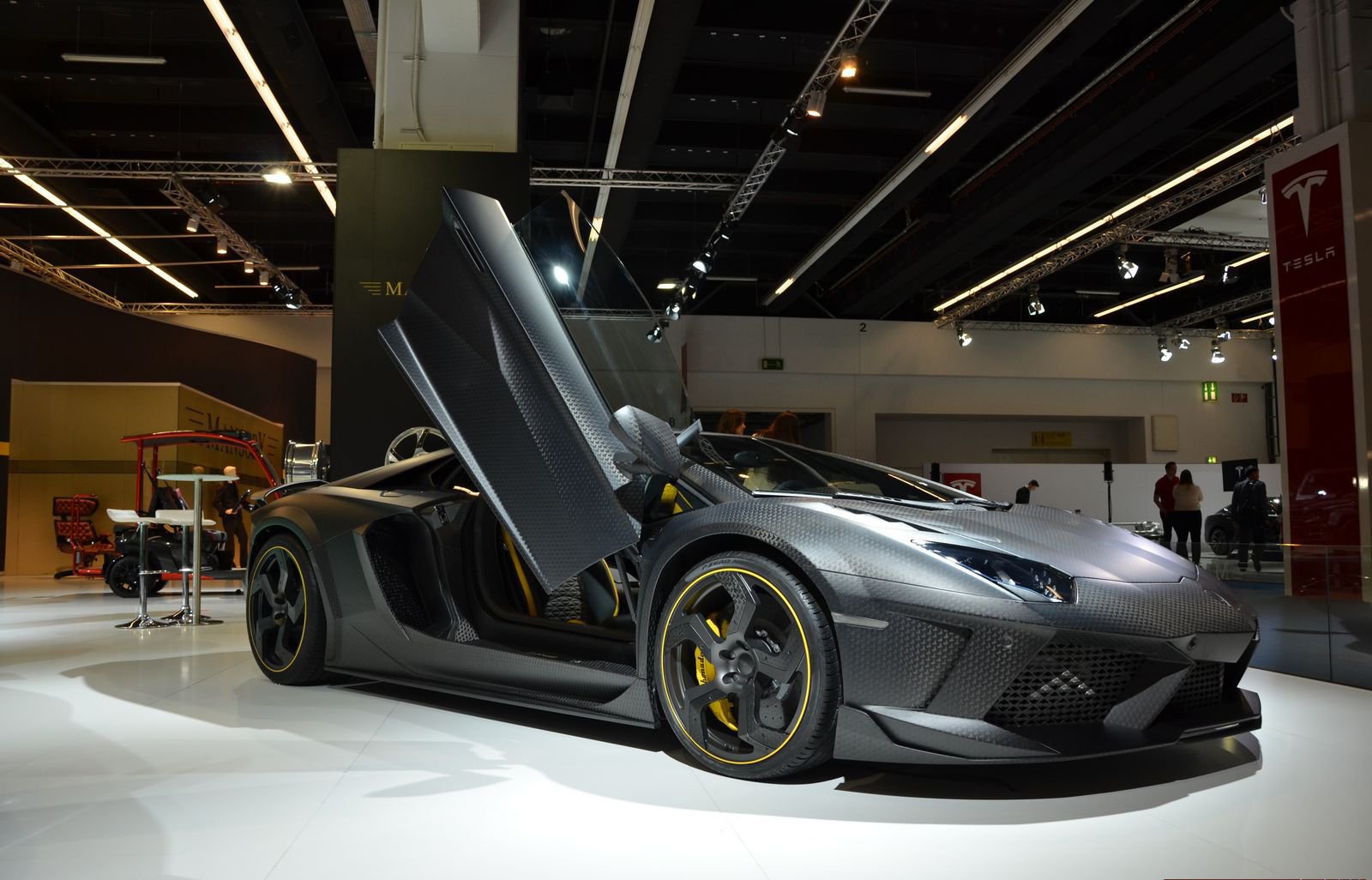 Sieu xe mui tran Aventador Roadster do Mansory ham ho hinh anh