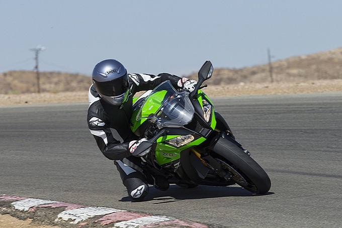 Kawasaki ZX-10R 2014 gia tren 14.000 USD hinh anh