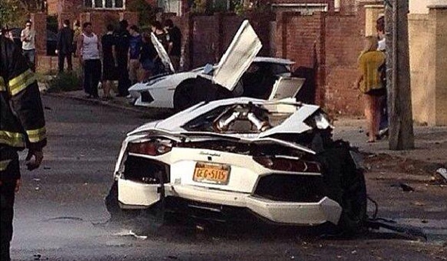 Sieu xe Lamborghini Aventador dut doi sau tai nan hinh anh