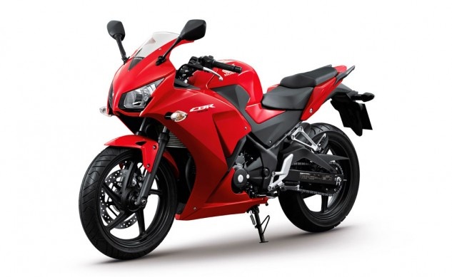 Honda ra mat mo to the thao CBR300R hinh anh