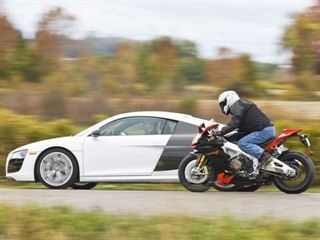 Sieu xe Audi R8 do suc hai sieu mo to khung hinh anh