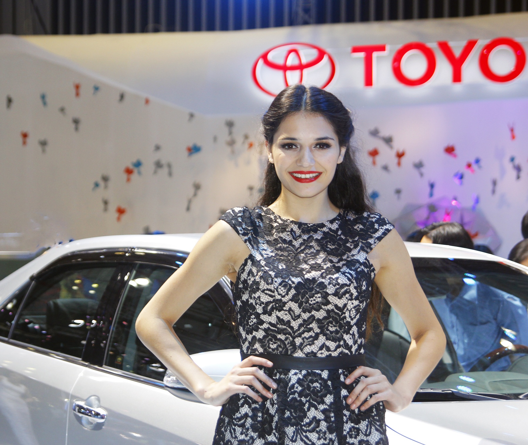 Mau tay dep nhu tranh tai trien lam o to Viet Nam hinh anh