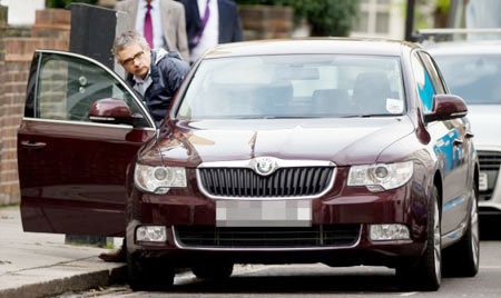 Thu choi xe doc dao cua 'Mr Bean' hinh anh