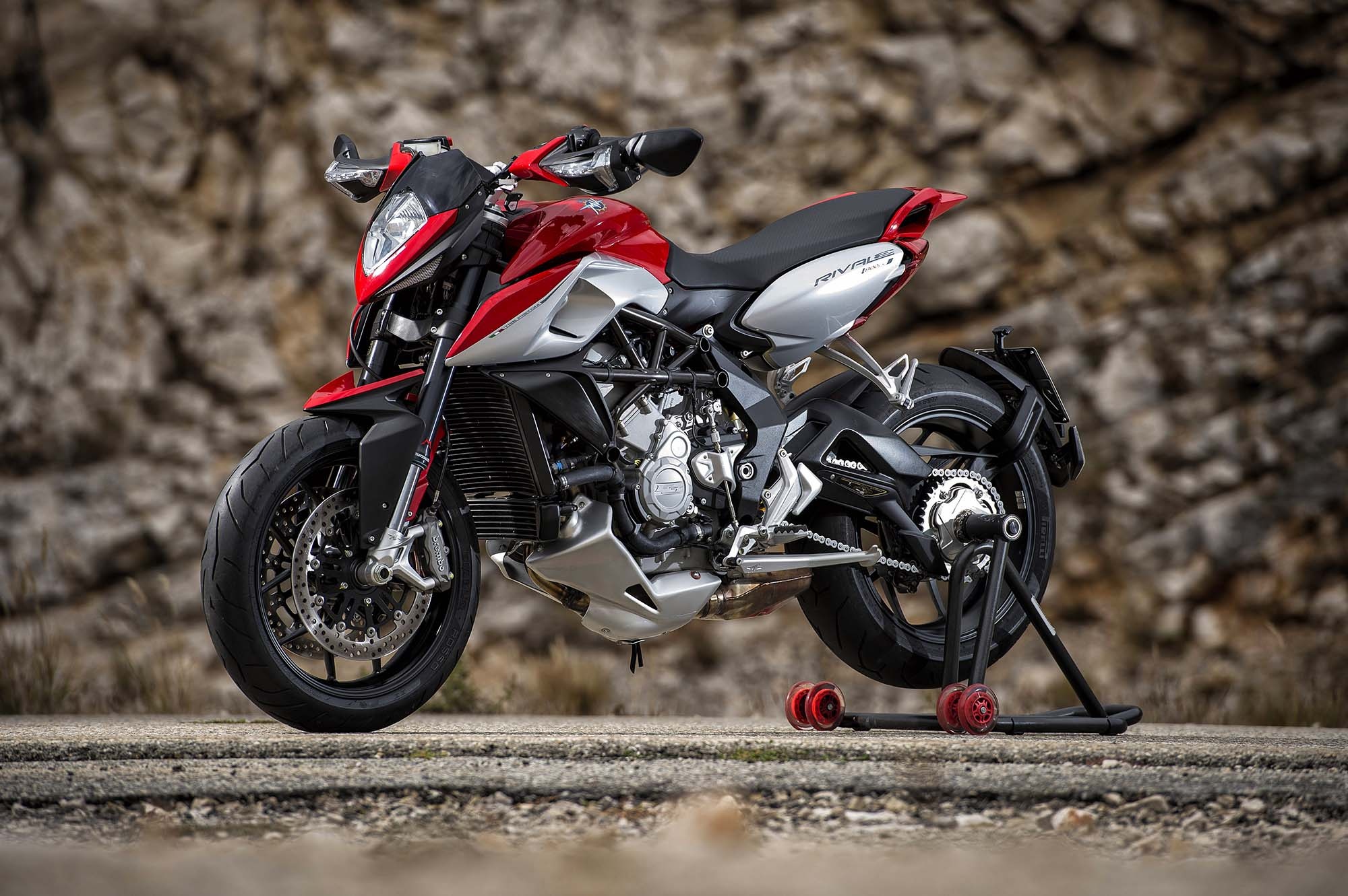 Ngam ve dep co bap cua MV Agusta Rivale 800 hinh anh