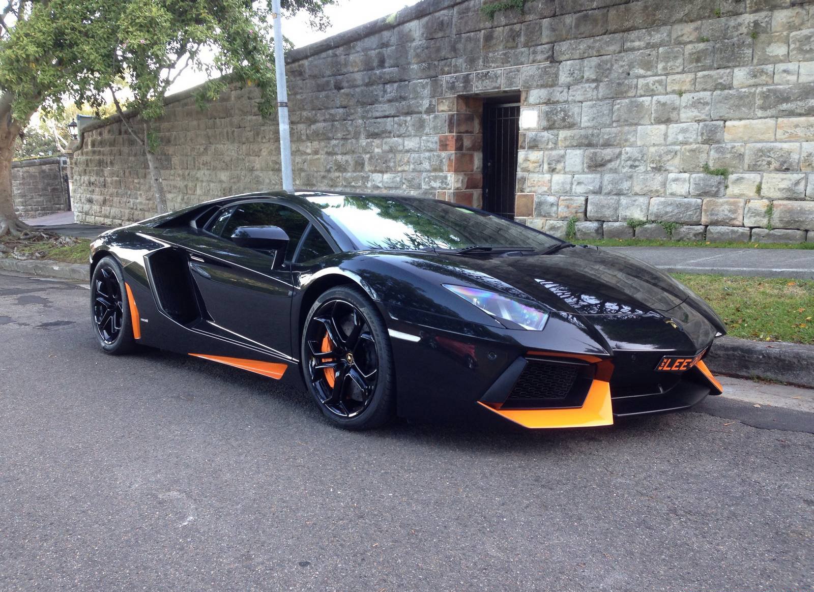 Sieu xe Lamborghini Aventador mang cam hung Halloween hinh anh