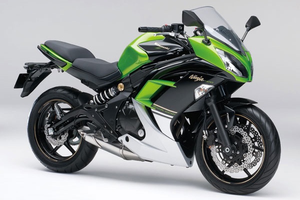 Kawasaki Ninja 400 2014 len ke thang sau hinh anh