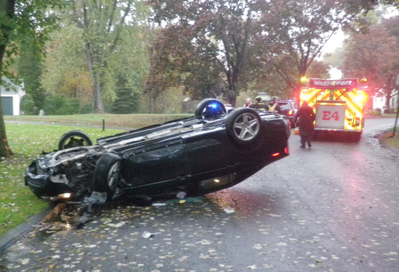 Hai o to lon vong sau va cham tren duong cao toc hinh anh