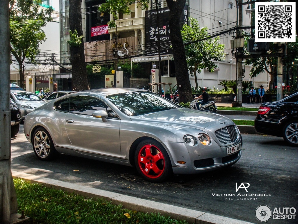 Loat sieu xe, xe sang lan banh tren duong pho Sai Gon hinh anh