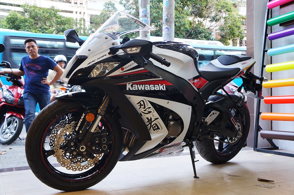 Kawasaki ZX-10R 2013 do 'chat choi' tai Sai Gon hinh anh