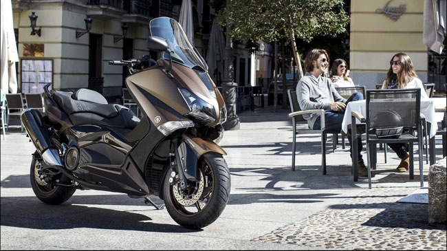 Xe ga Yamaha TMAX the thao hon voi phien ban Bronze MAX 2014 hinh anh