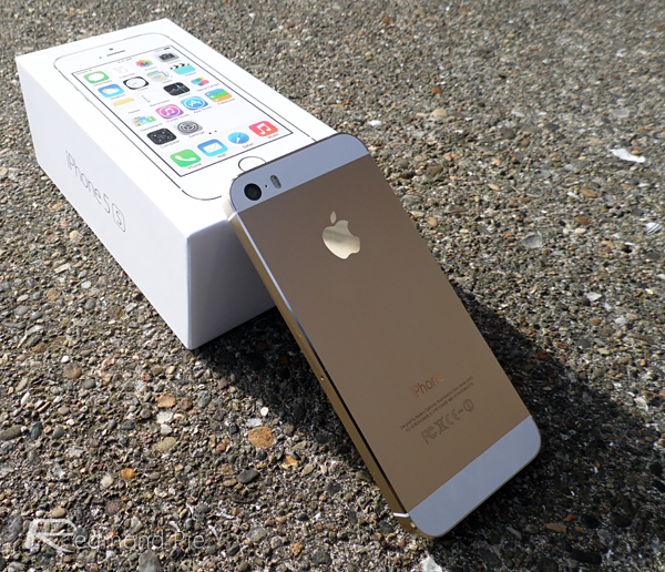 iPhone 5S ban quoc te co gia 649 USD tai My hinh anh