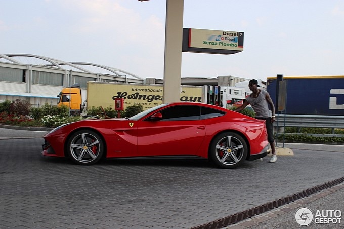 Dan sieu xe Ferrari cua nhung ngoi sao noi tieng the gioi hinh anh