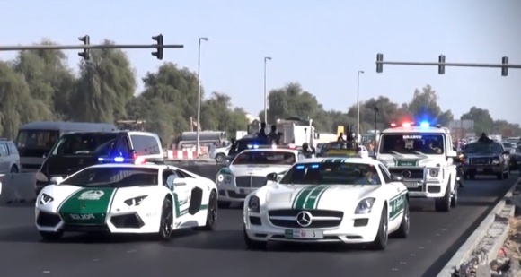 Canh sat Dubai dung sieu xe dan doan hang tram 'xe khung' hinh anh