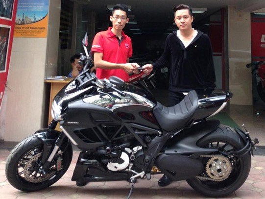 Chi tiet xe Ducati moi tau gia 720 trieu cua Tuan Hung hinh anh