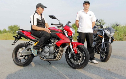 Chuyen gia Y cham soc naked-bike gia tram trieu tai Viet Nam hinh anh