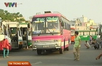 Xe 'du' lam gia truoc Tet hinh anh