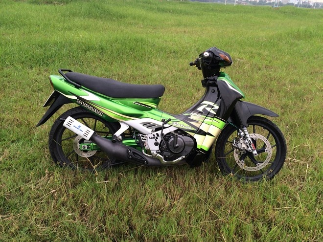 Suzuki Satria con tay do phong cach Kawasaki hinh anh