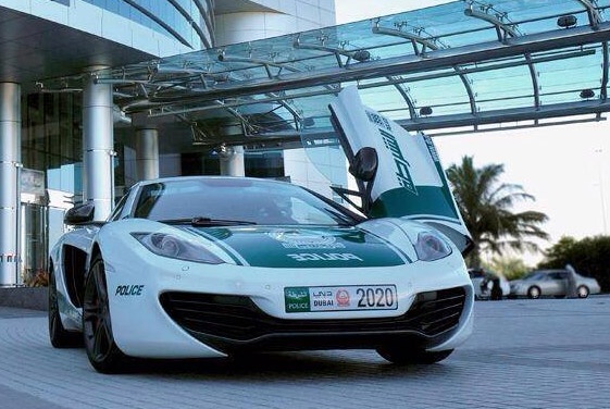 Anh dep sieu xe 31/12: McLaren MP4-12C cua canh sat Dubai hinh anh