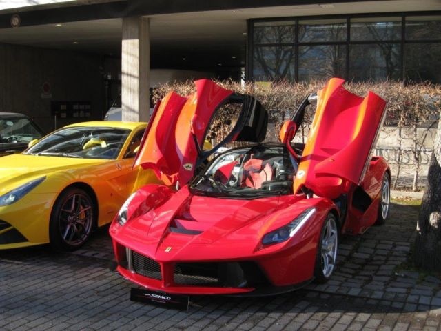 Sieu xe trieu do LaFerrari dau tien tim chu moi hinh anh