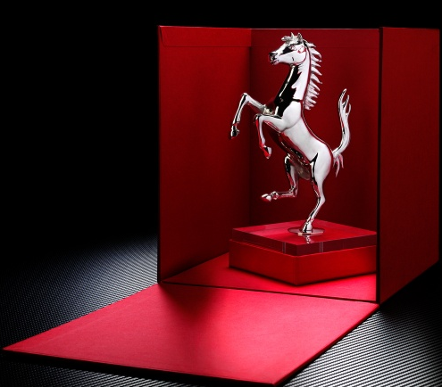 Bieu tuong ngua chom Ferrari co gia hon tram trieu dong hinh anh