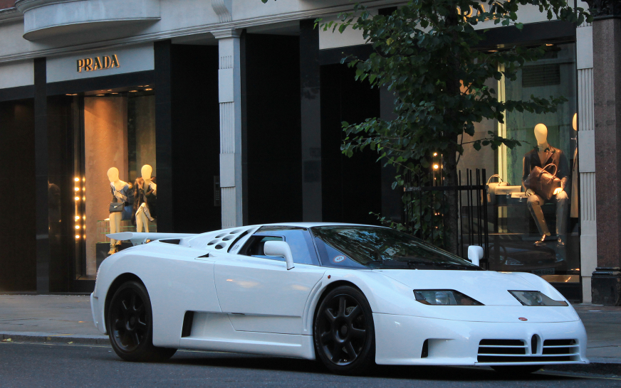 Anh dep sieu xe 2/1: Bugatti EB110 SS hiem tai London hinh anh