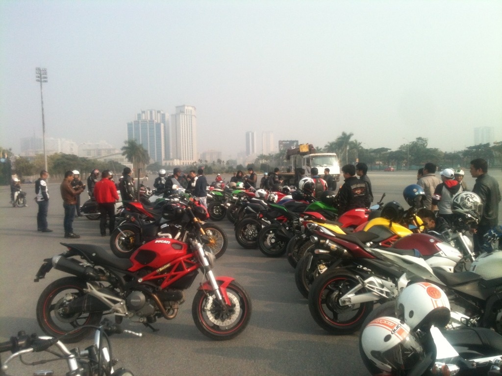 Dan xe phan khoi lon khung tu hop tai Ba Vi hinh anh