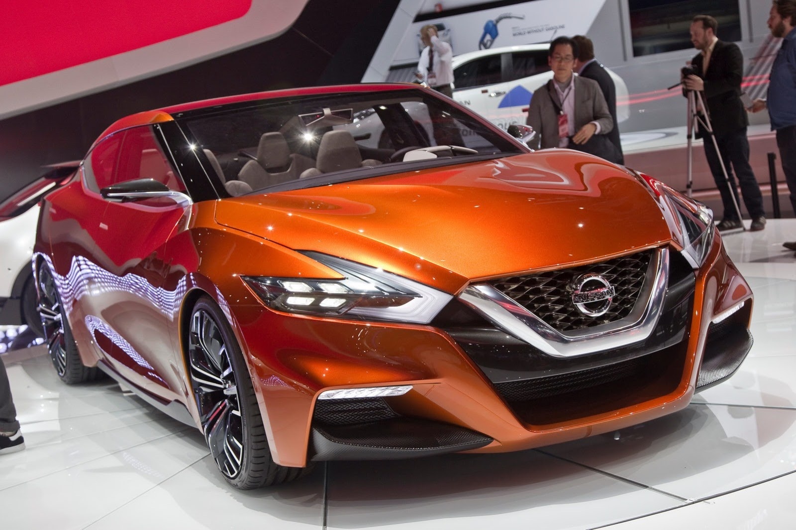 Nissan gioi thieu ban concept sedan the thao moi hinh anh