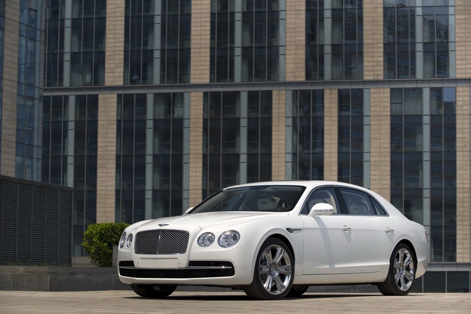 Nam 2013 thanh cong cua Rolls-Royce, Bentley hinh anh