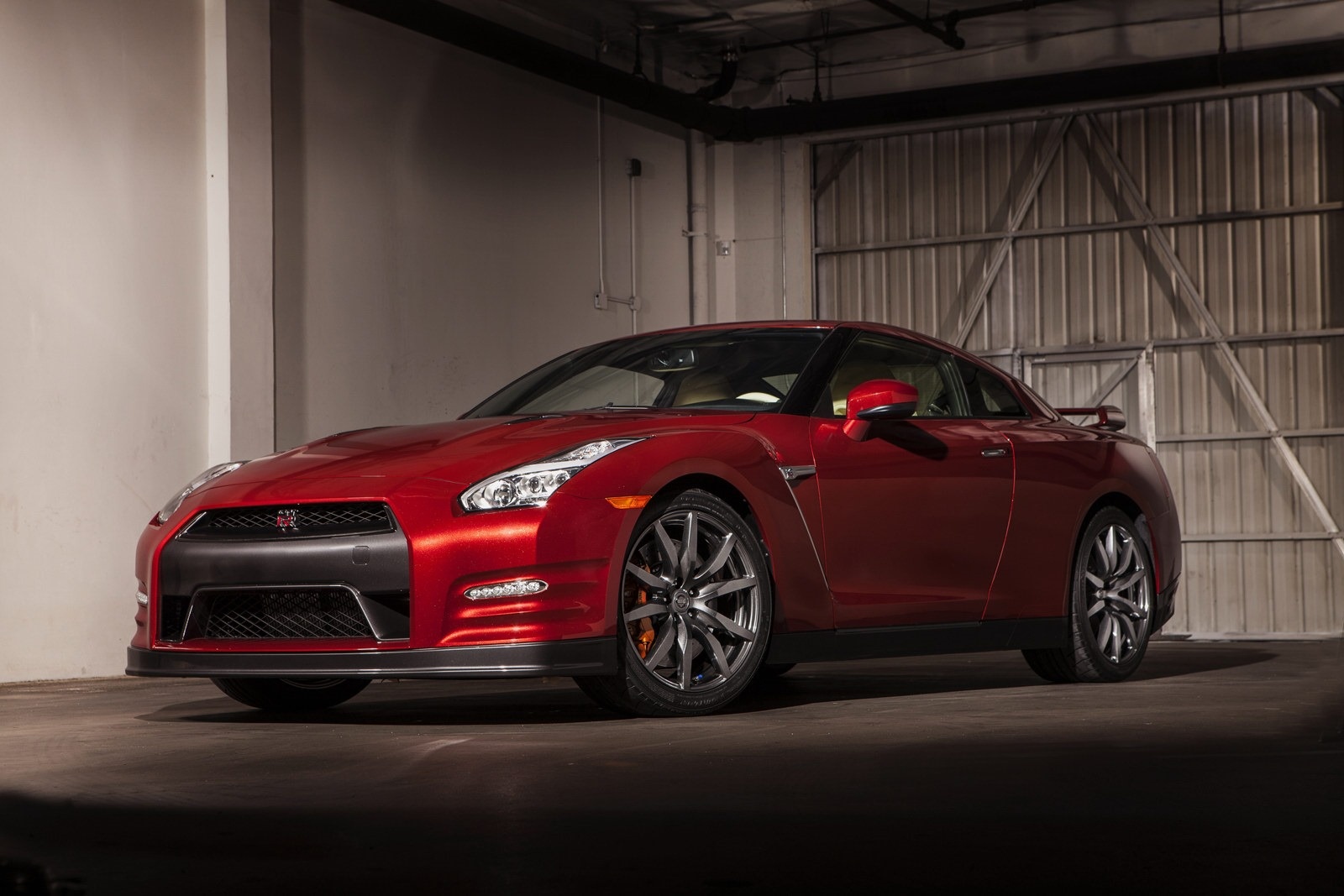 Nissan GT-R 2015 co gia tu hon 100.000 USD hinh anh