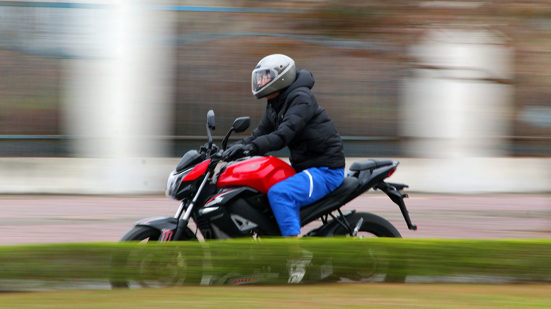 Chay thu Visitor Bios 175: naked-bike dang chon voi bang A1 hinh anh