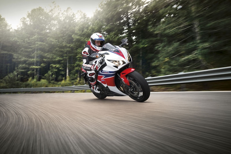 Honda CBR1000RR Fireblade 2014 co gia hon 13.000 USD hinh anh