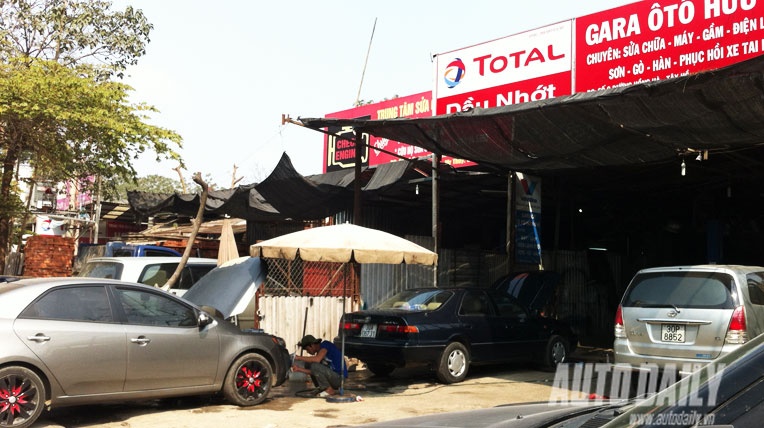 Gara oto ban ngap dau sua xe don tet hinh anh