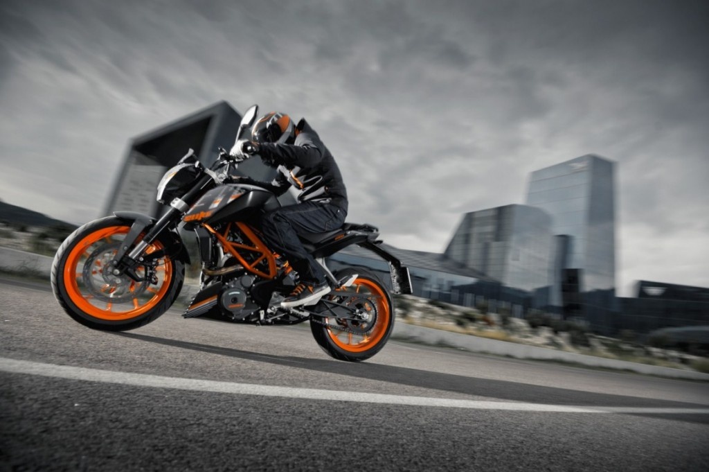 KTM Duke 390 them lua chon mau son den hinh anh