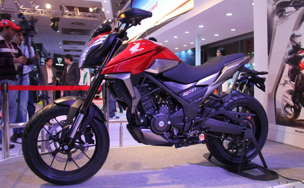 Honda gioi thieu ban concept naked-bike CX-01 hinh anh