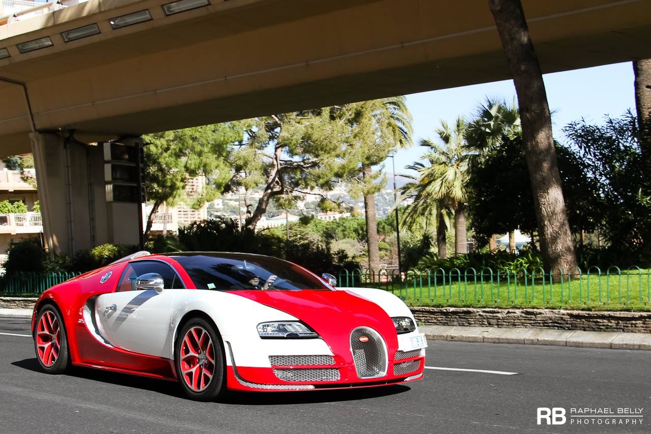 Anh dep sieu xe 13/2: Sieu xe Bugatti Veyron mau do trang hinh anh