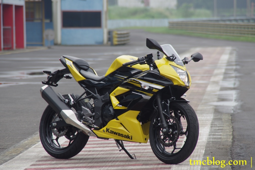 Can canh sportbike Kawasaki Ninja RR Mono moi hinh anh