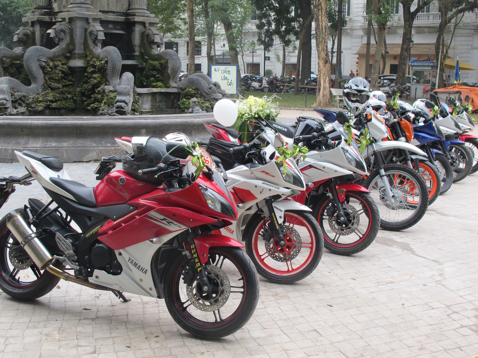 Dan Yamaha R15 ho tong xe cao cao di don dau tai Ha Noi hinh anh