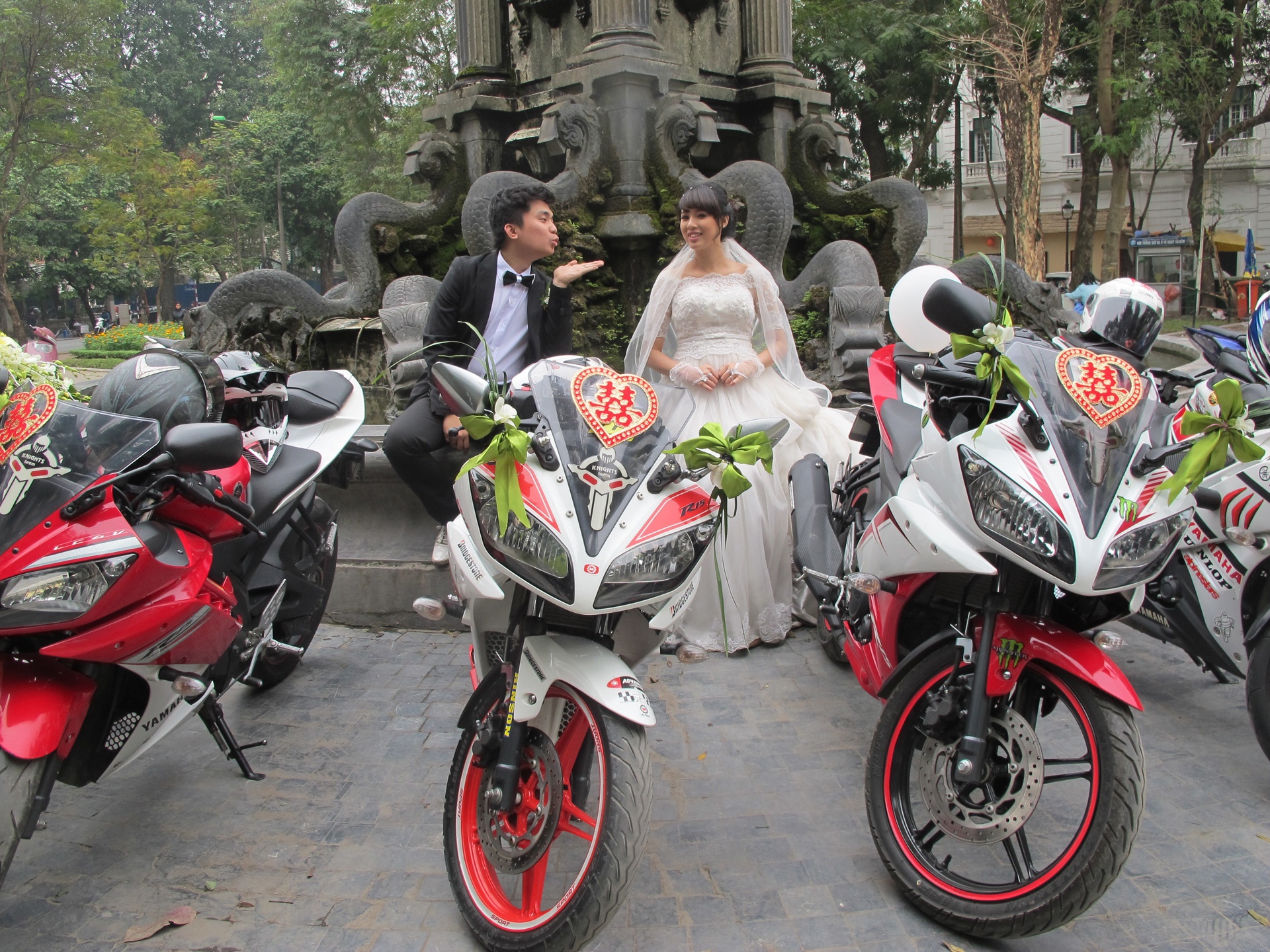 Dam cuoi vui nhon cua biker choi xe Yamaha R15 hinh anh
