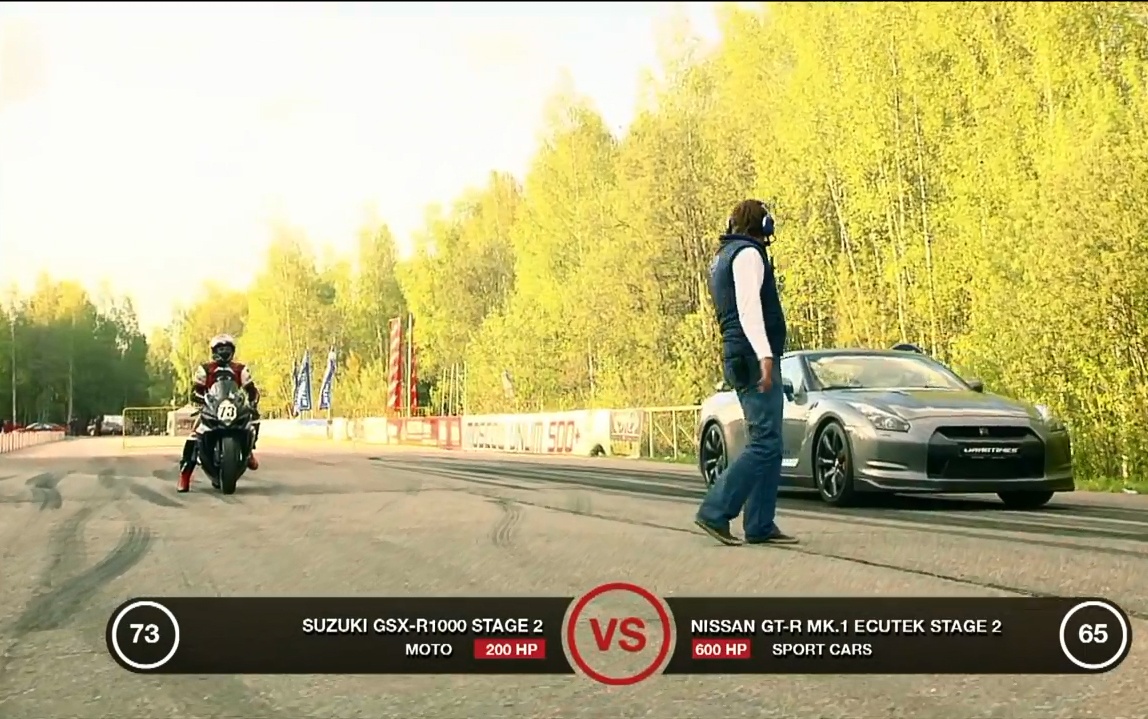 Suzuki GSX-R1000 cho sieu xe Nissan GT-R hit khoi hinh anh